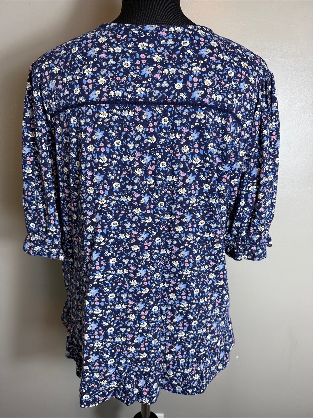 Lucky Brand Floral V-Neck Top Navy Blue Ruffle Hem Elastic Ruffle Short Sleeves - Picture 7 of 11